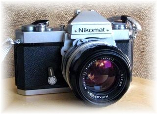 フイルム式カメラ「ニコマート」